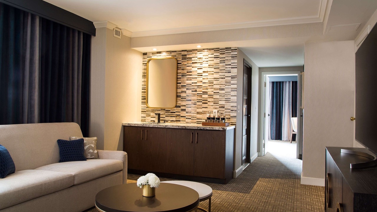 Photo of Livingroom in Bloor-Yorkville