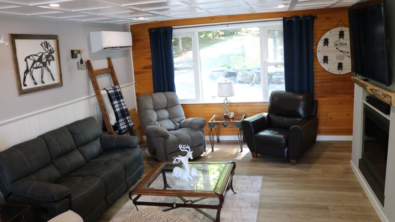 Photo of Livingroom in Unorganized Centre Parry Sound