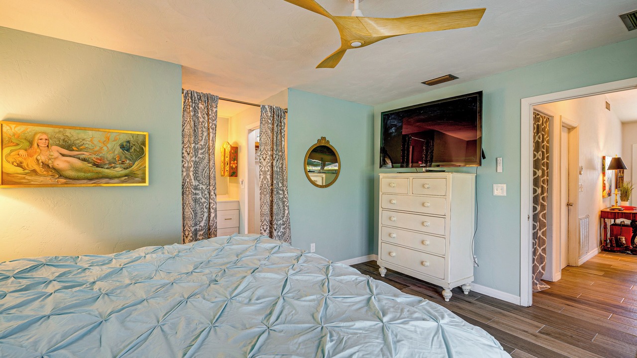 Photo of Bedroom in Bokeelia