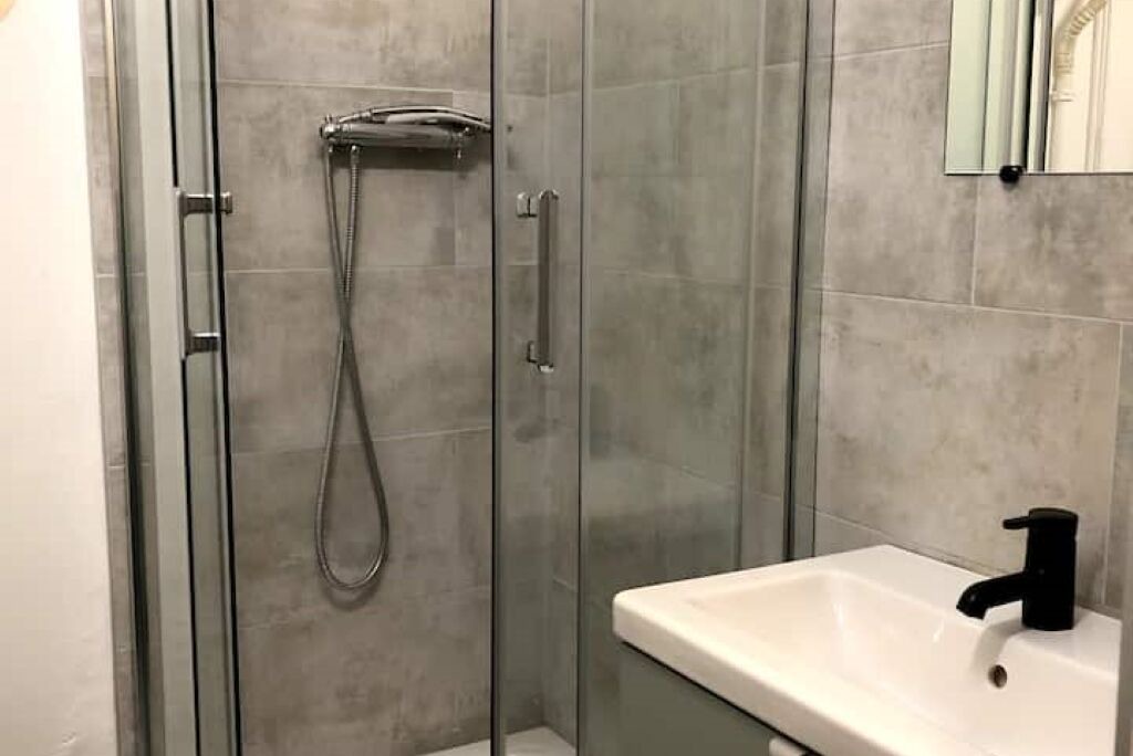 Photo of Bathroom in Les Lilas