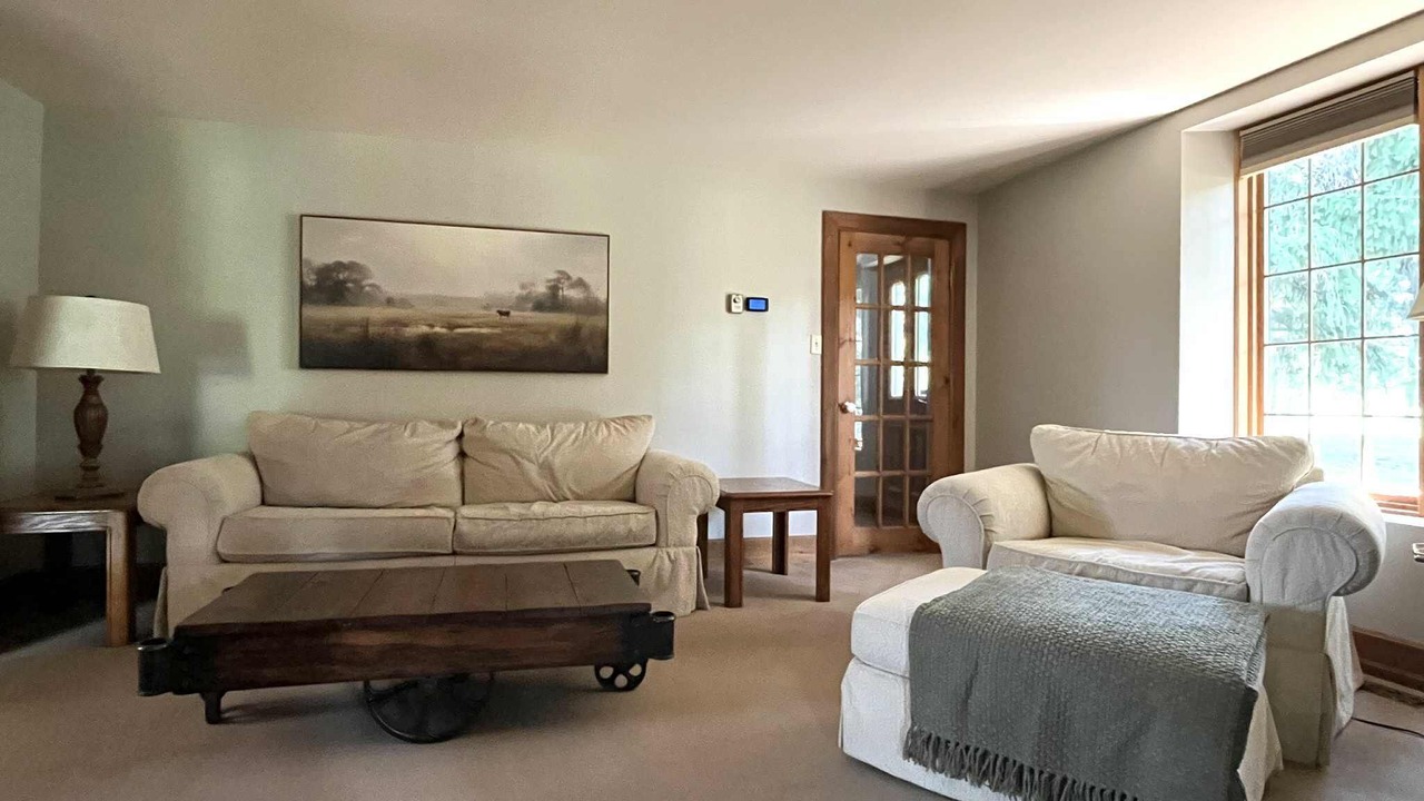 Photo of Livingroom in Guelph/Eramosa