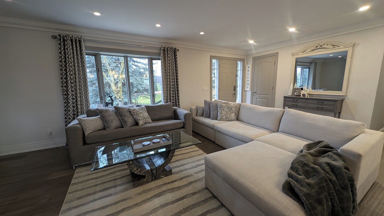 Photo of Livingroom in Caledon