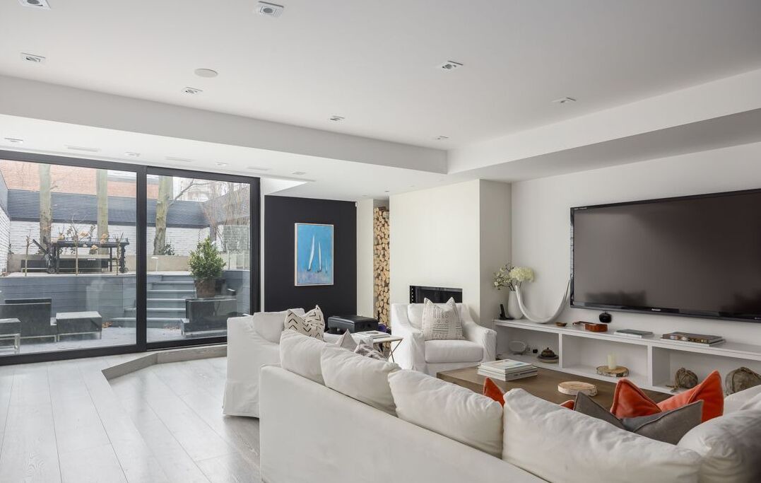 Photo of Livingroom in Bloor-Yorkville