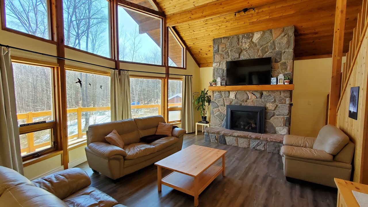 Photo of Livingroom in Lake of Bays