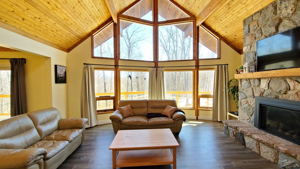 Photo of Livingroom in Lake of Bays