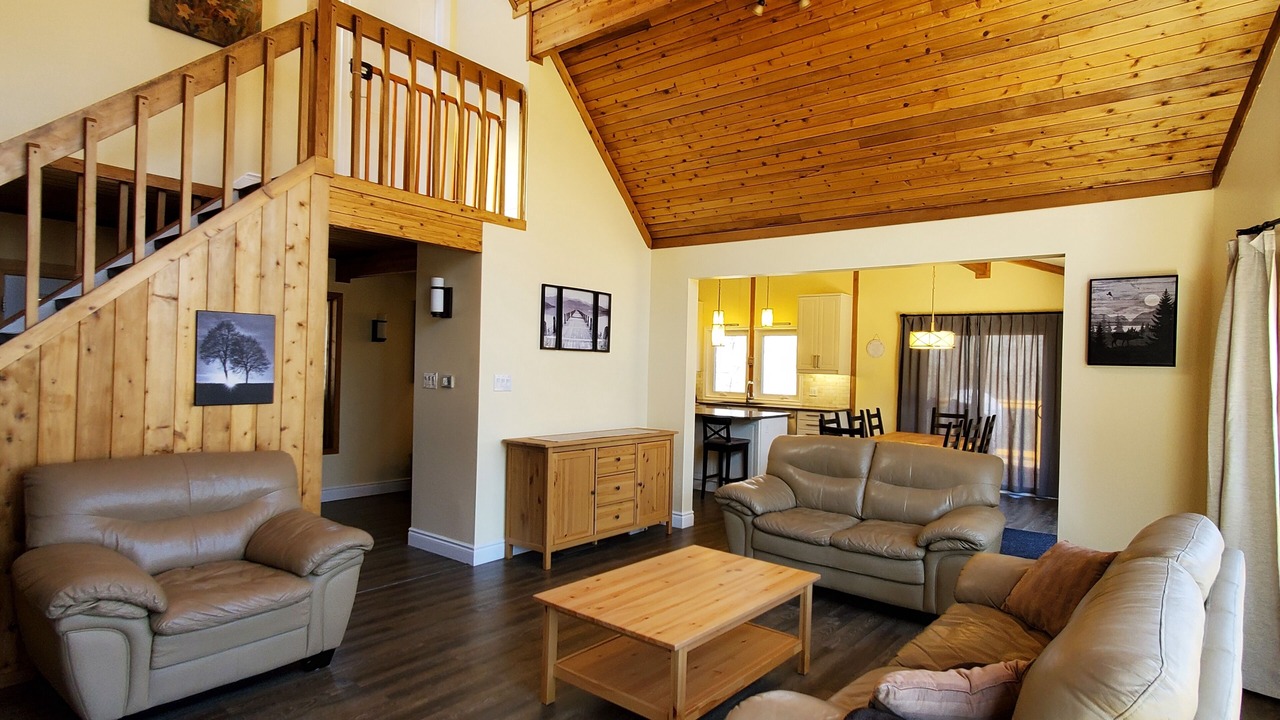 Photo of Livingroom in Lake of Bays