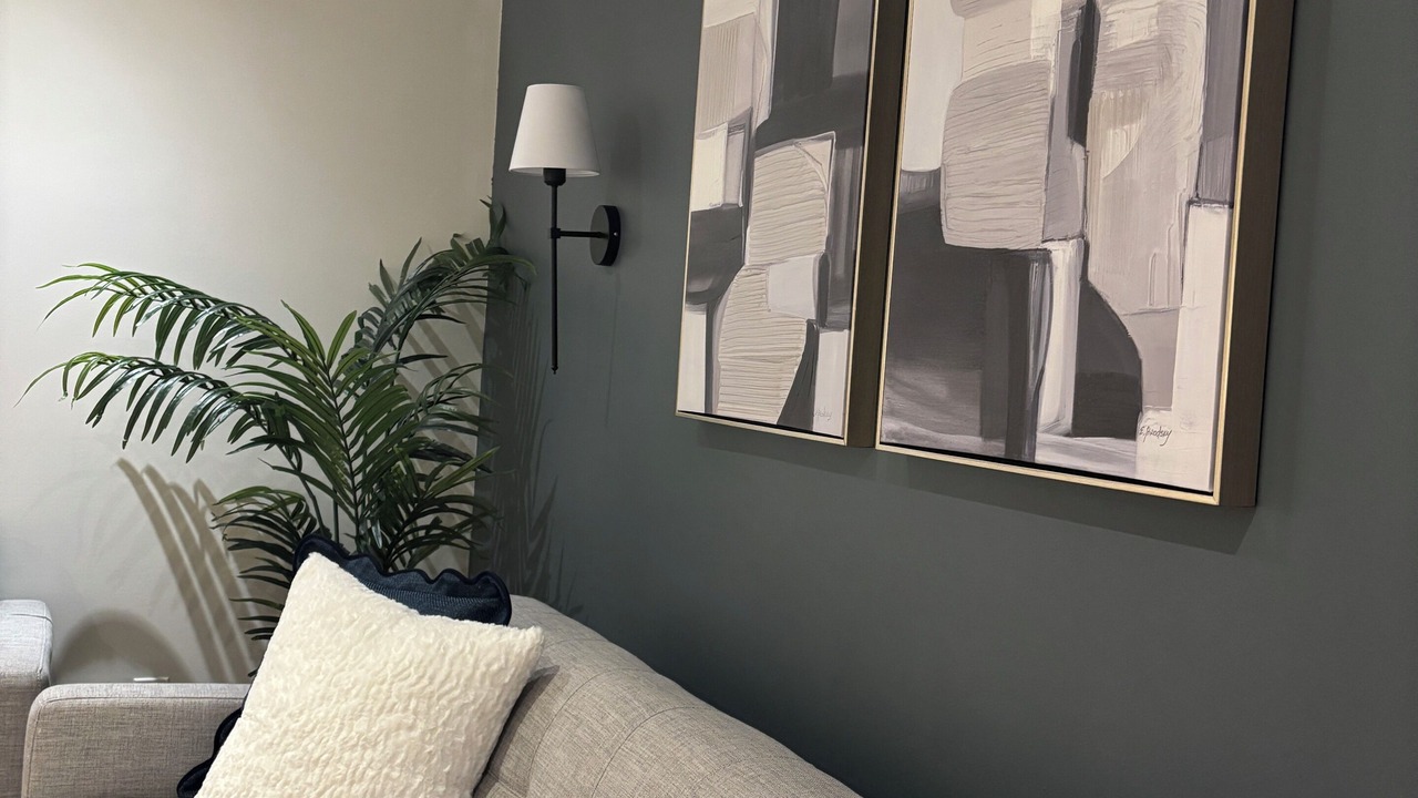 Photo of Livingroom in Halton Regional Municipality