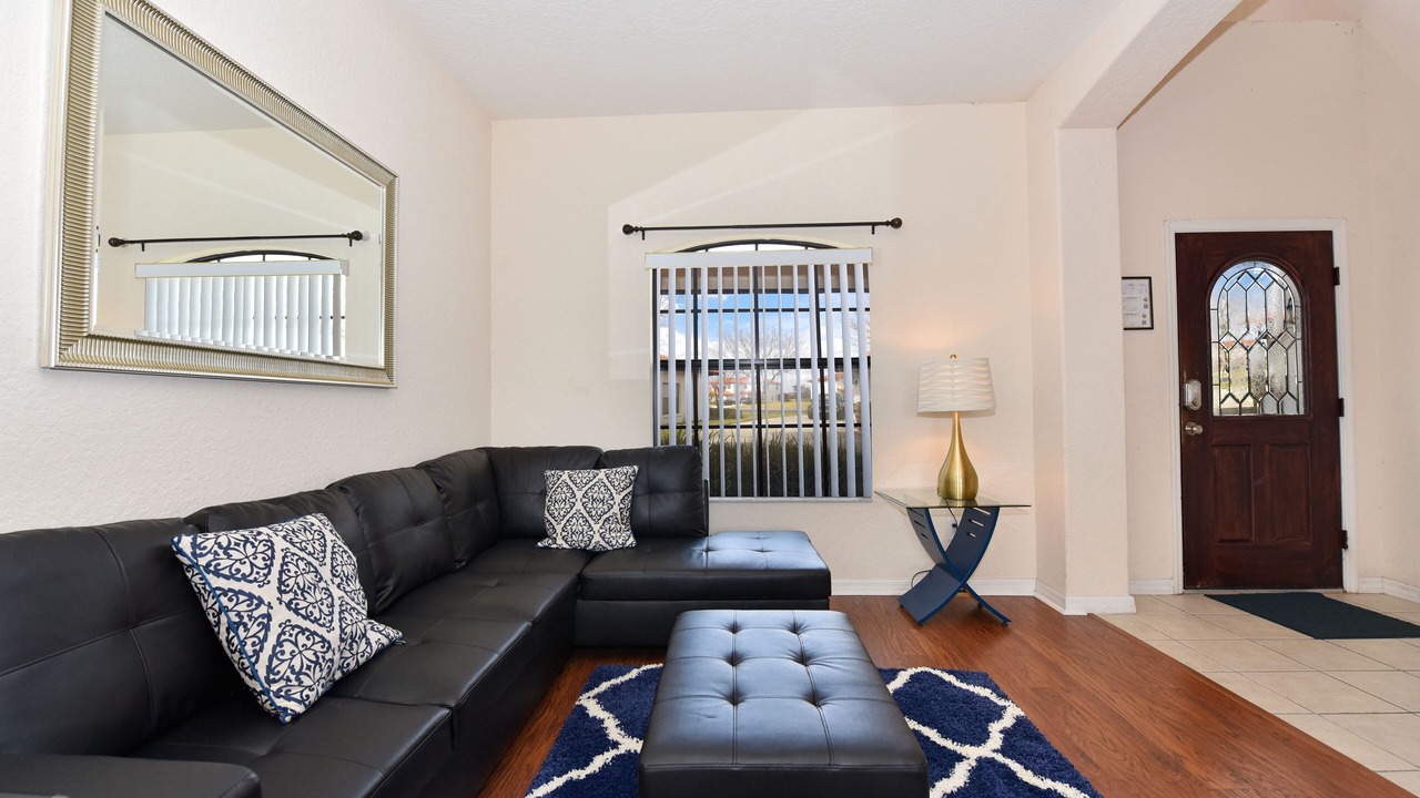 Photo of Livingroom in Four Corners