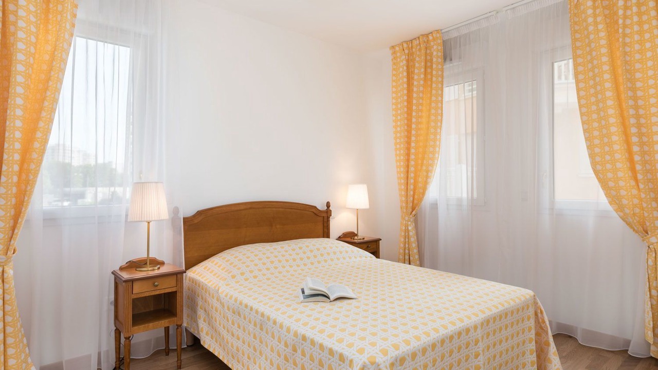 Photo of Bedroom in Puteaux