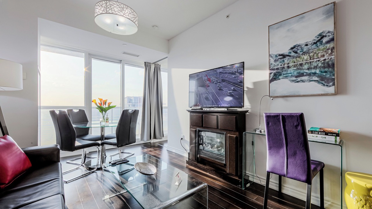 Photo of Livingroom in Bloor-Yorkville
