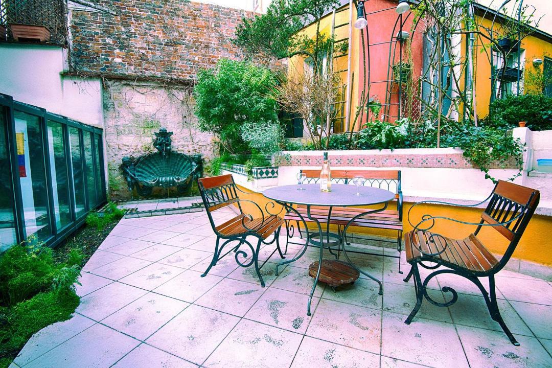 Photo of Patio Balcony in Clignancourt