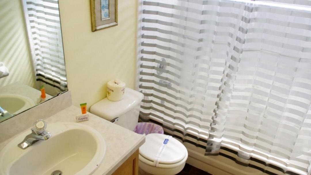 Photo of Bathroom in Bay Lake