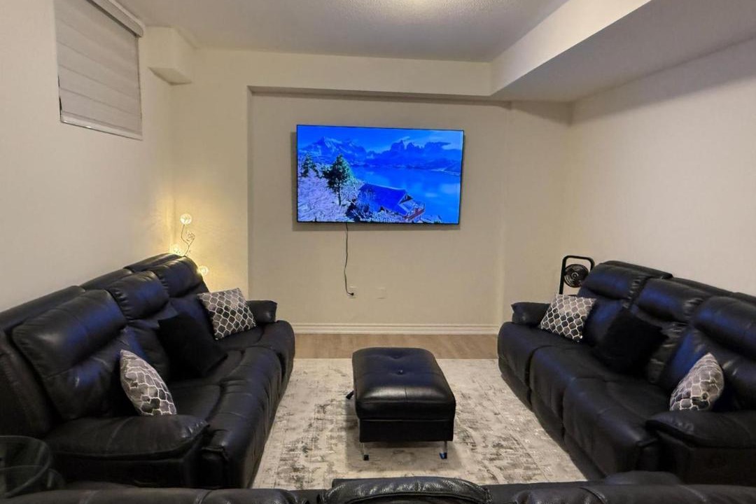 Photo of Livingroom in Oakville