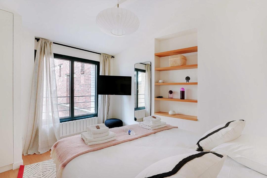 Photo of Bedroom in Republique–Point-du-Jour
