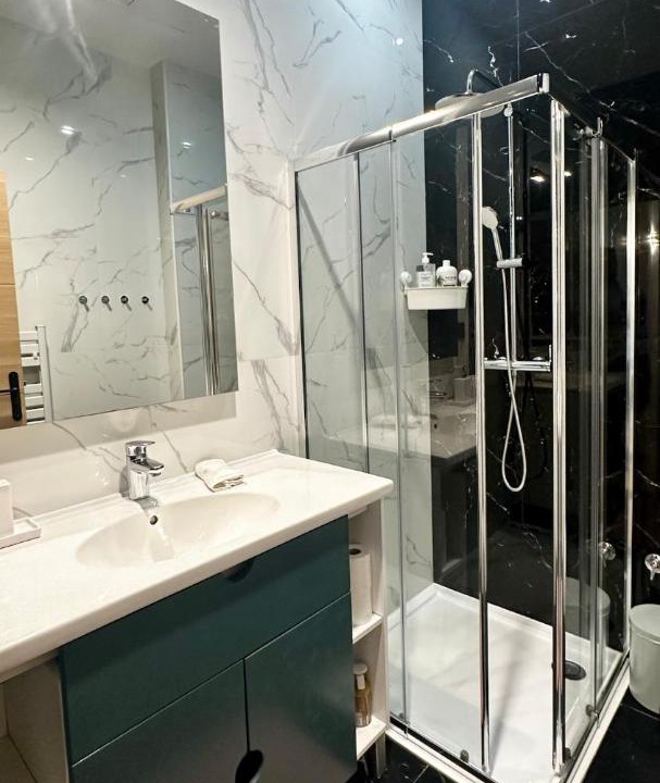 Photo of Bathroom in La Varenne Saint-Hilaire