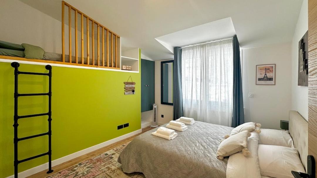 Photo of Bedroom in La Varenne Saint-Hilaire