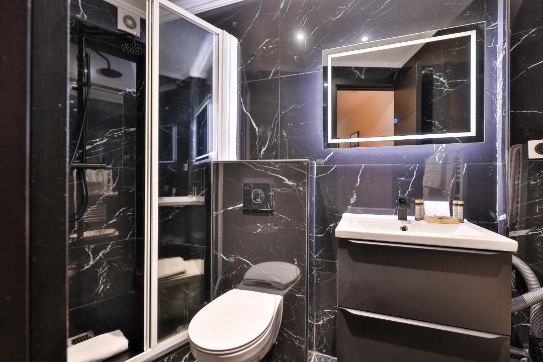 Photo of Bathroom in Val-de-Grace