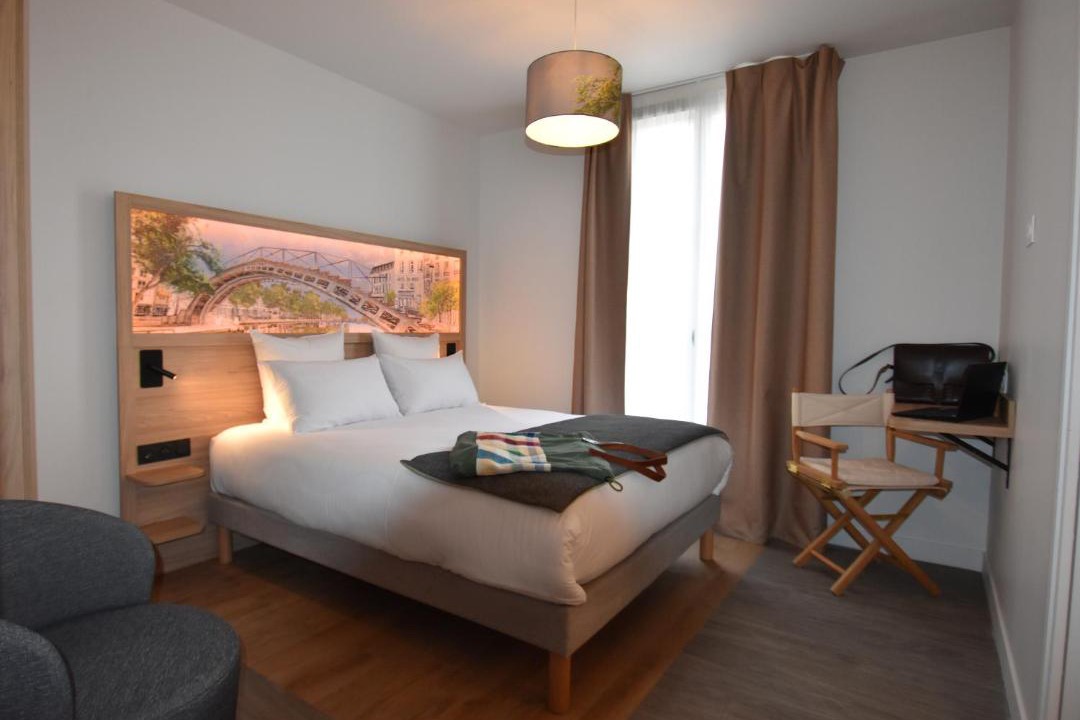 Photo of Bedroom in Republique–Point-du-Jour
