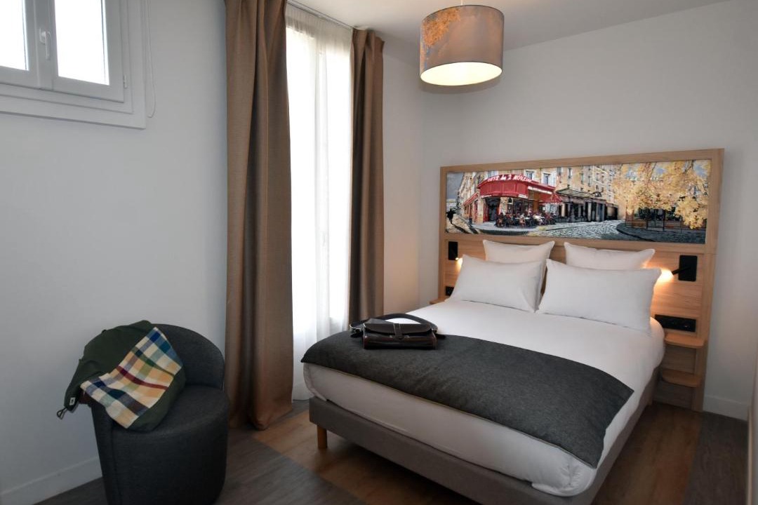 Photo of Bedroom in Republique–Point-du-Jour