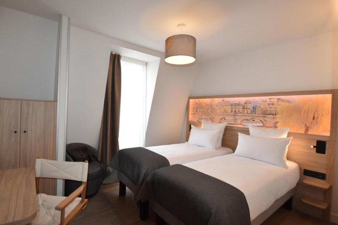Photo of Bedroom in Republique–Point-du-Jour