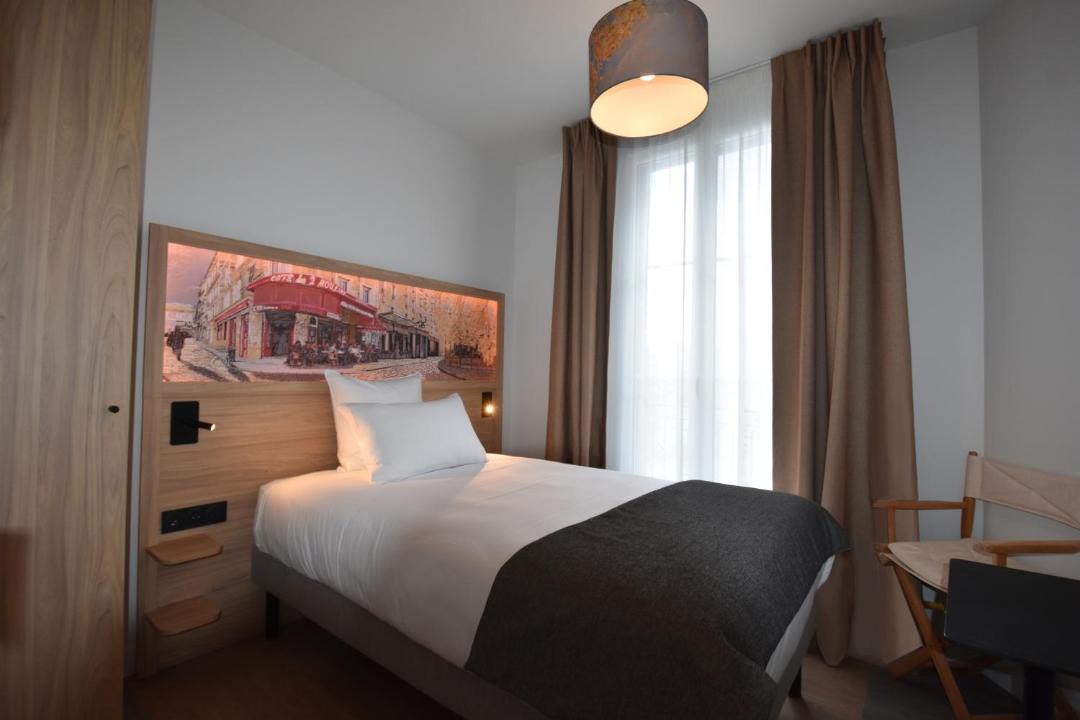Photo of Bedroom in Republique–Point-du-Jour