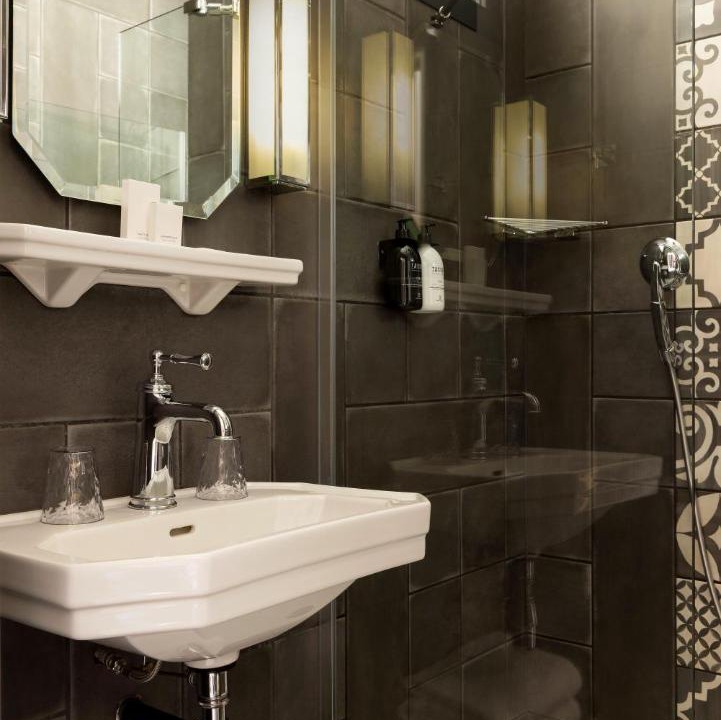 Photo of Bathroom in Quartier Saint-Ambroise
