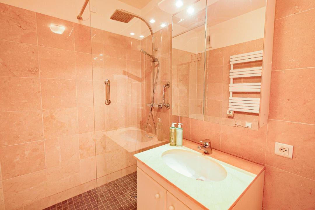 Photo of Bathroom in Issy-les-Moulineaux
