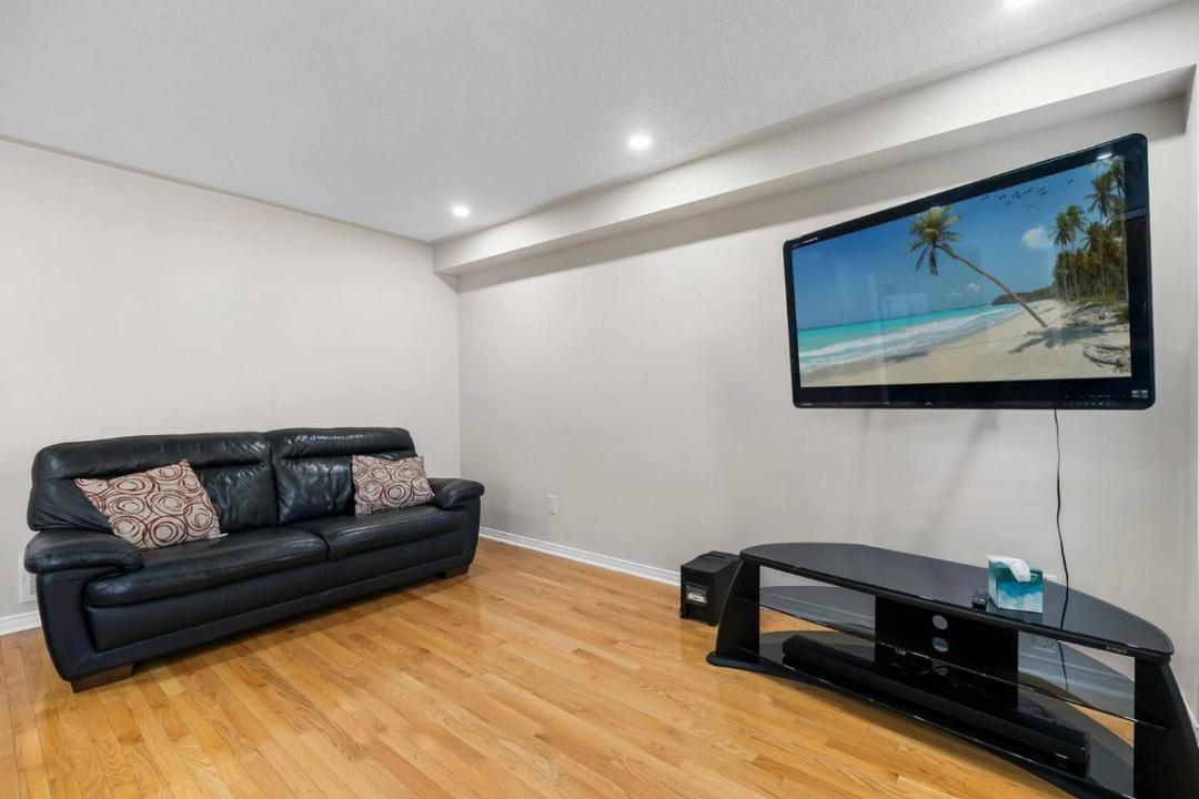 Photo of Livingroom in Churchill Meadows