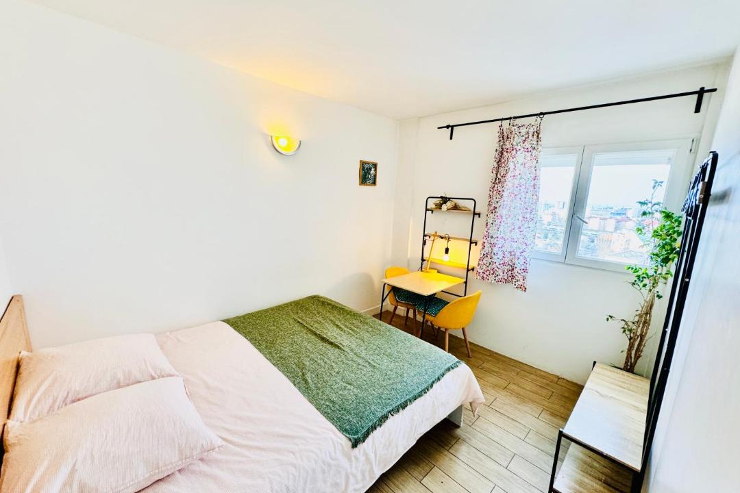 Photo of Bedroom in Colombes