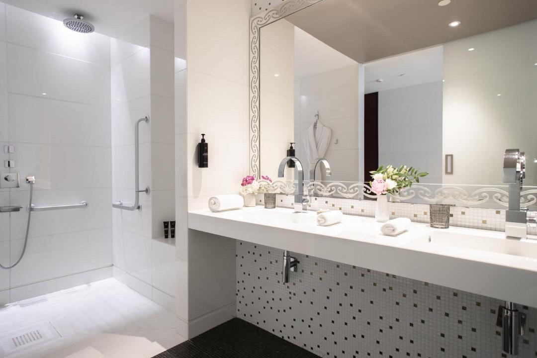 Photo of Bathroom in Quartier de la Place-Vendome
