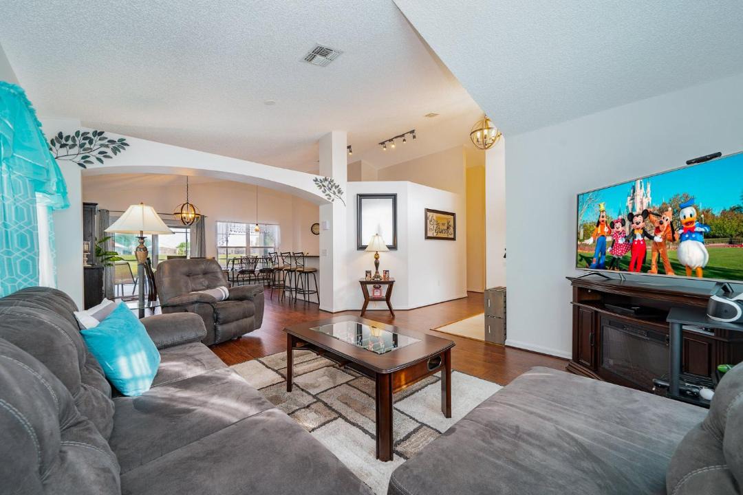 Photo of Livingroom in Crescent Lakes