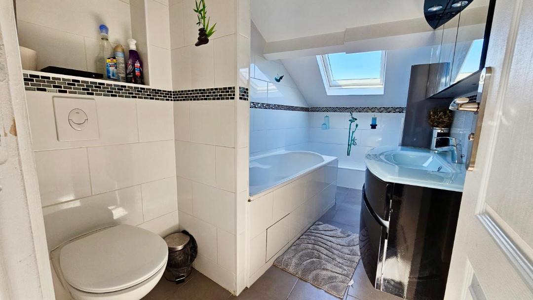 Photo of Bathroom in Stains