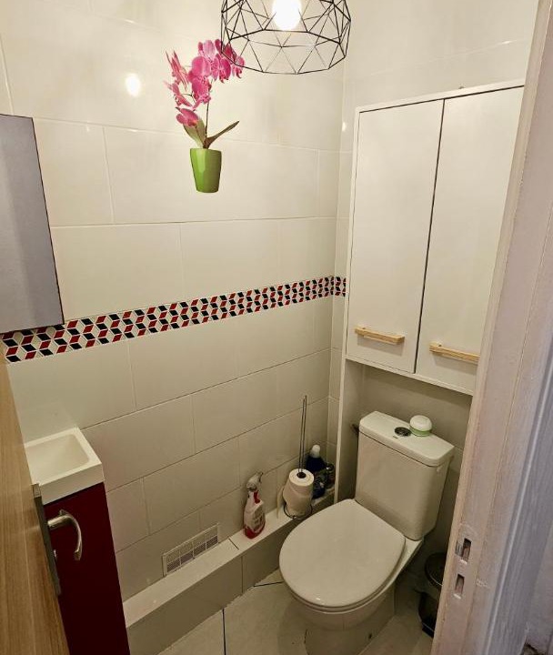 Photo of Bathroom in Stains