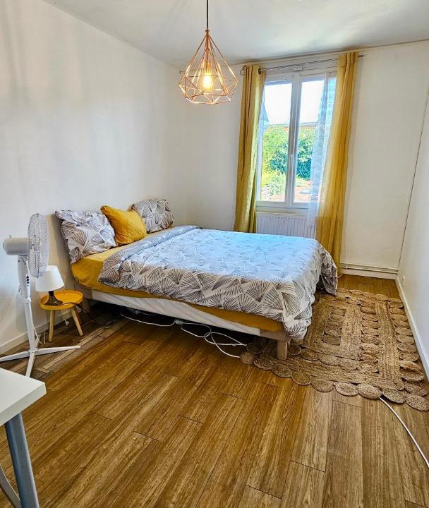 Photo of Bedroom in Stains