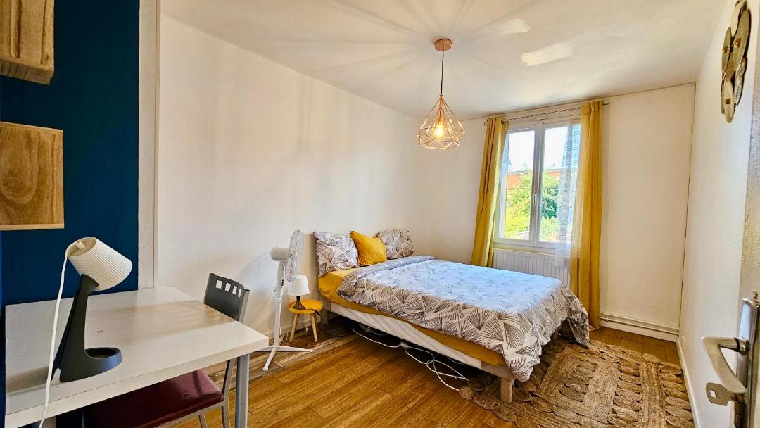 Photo of Bedroom in Stains