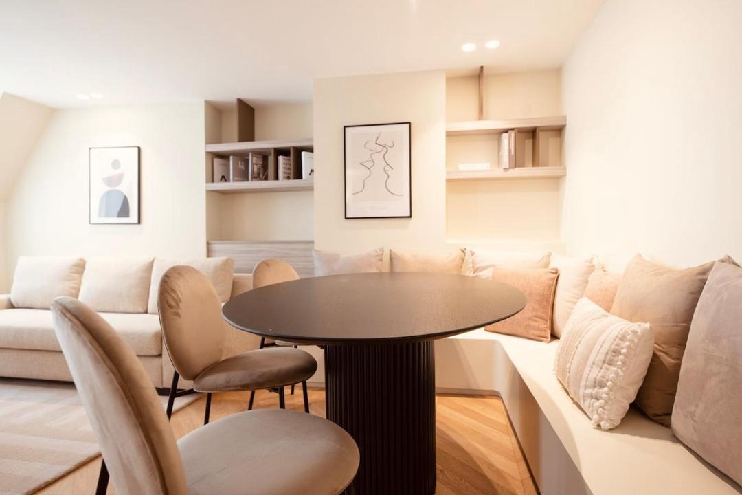 Photo of Livingroom in Quartier de la Place-Vendome