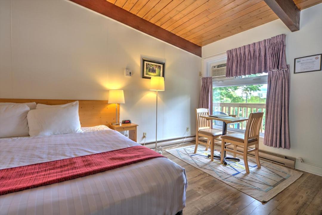 Photo of Bedroom in Haliburton