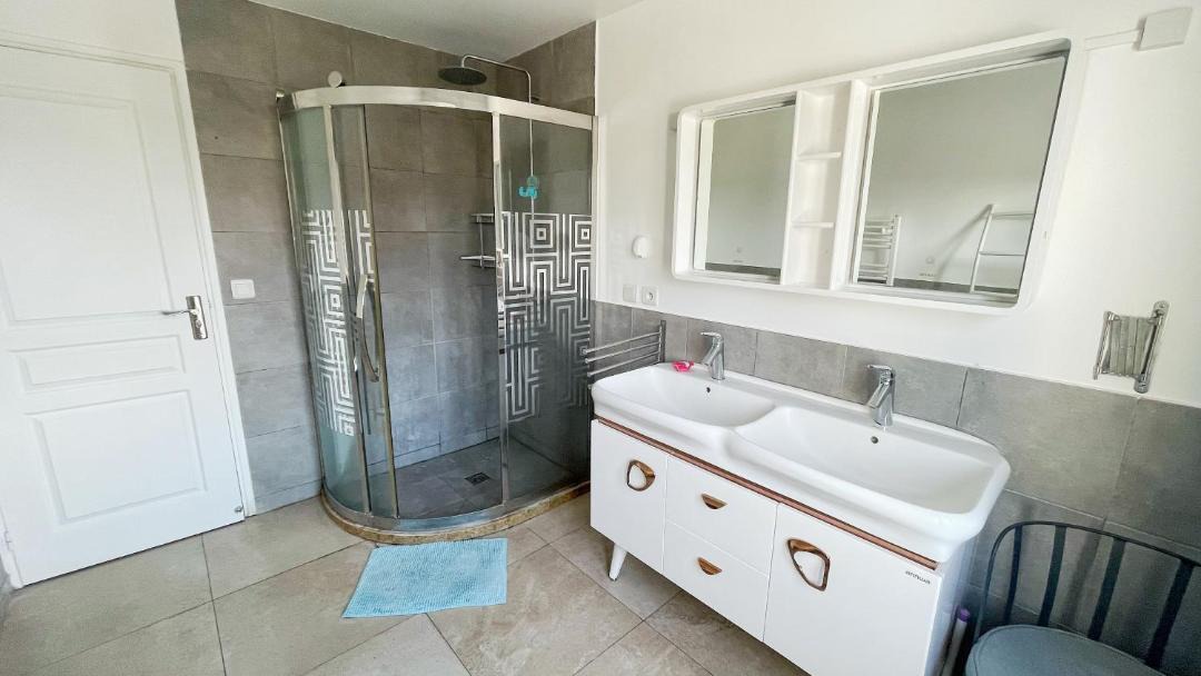 Photo of Bathroom in Antony