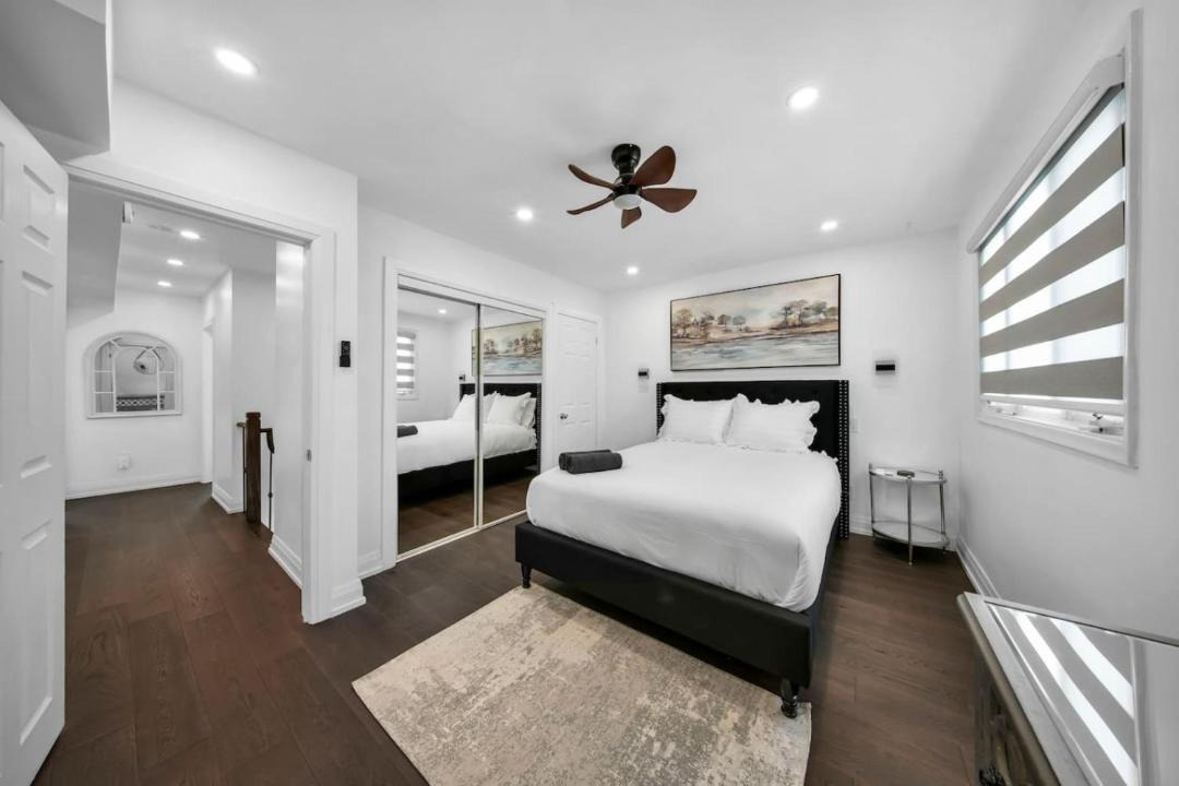 Photo of Bedroom in Birch Cliff