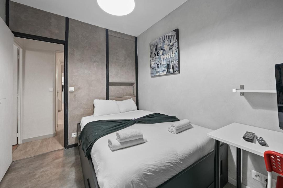 Photo of Bedroom in Adamville