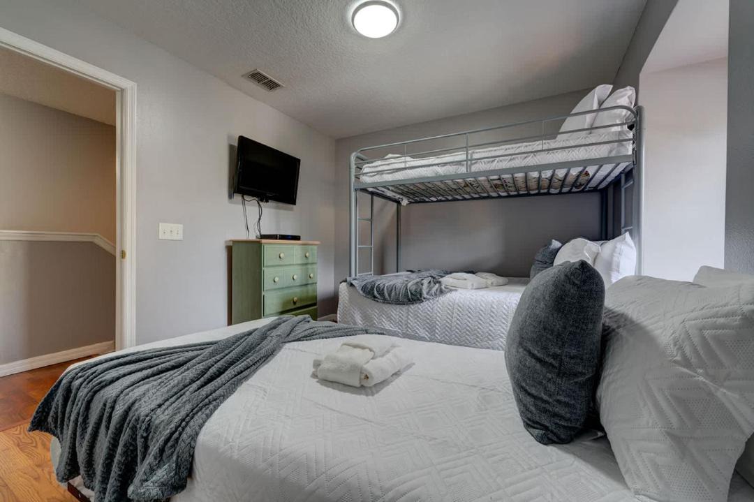 Photo of Bedroom in Crestwynd Bay