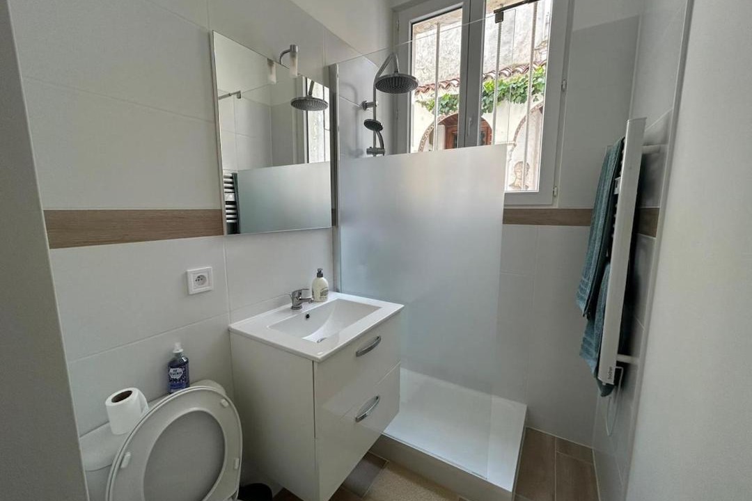 Photo of Bathroom in Pantin