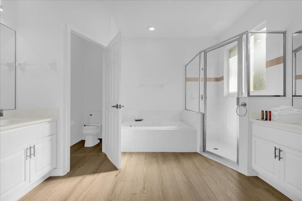 Photo of Bathroom in Sunset Lakes