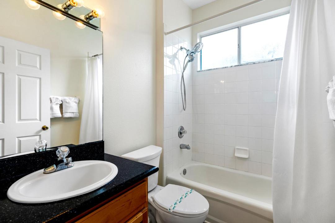 Photo of Bathroom in Bridgewater Crossing