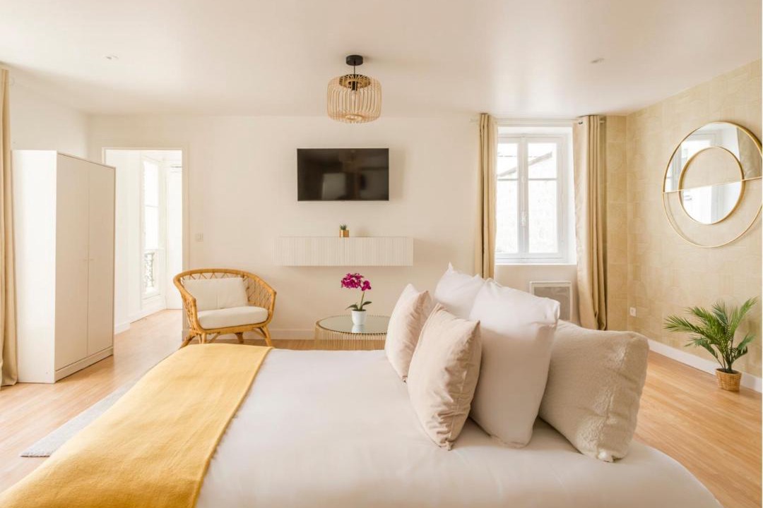 Photo of Bedroom in 8th Arrondissement