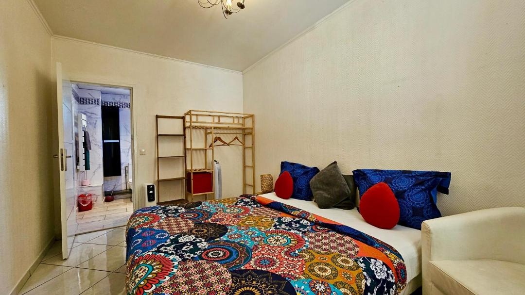 Photo of Bedroom in Stains