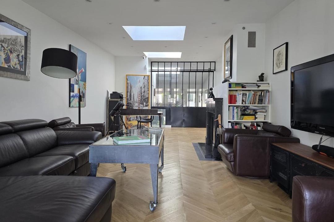 Photo of Livingroom in Plateau - Mont-Valerien