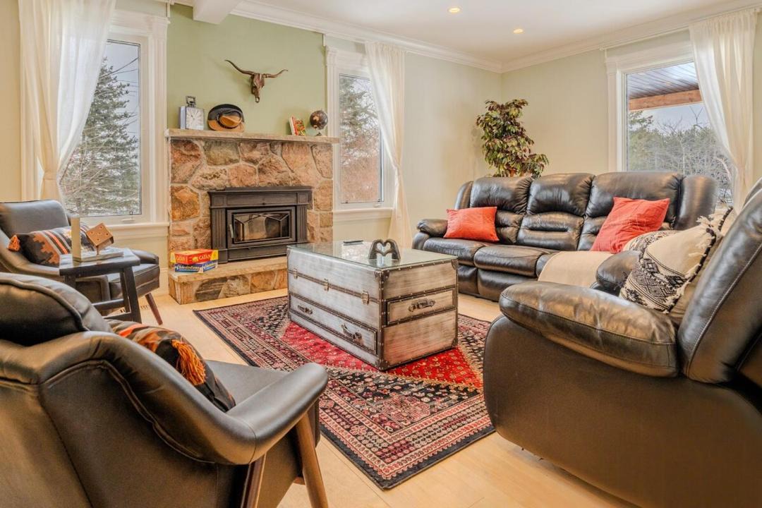 Photo of Livingroom in Adjala-Tosorontio