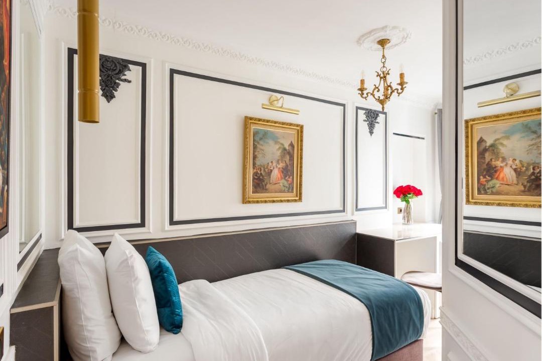 Photo of Bedroom in 8th Arrondissement