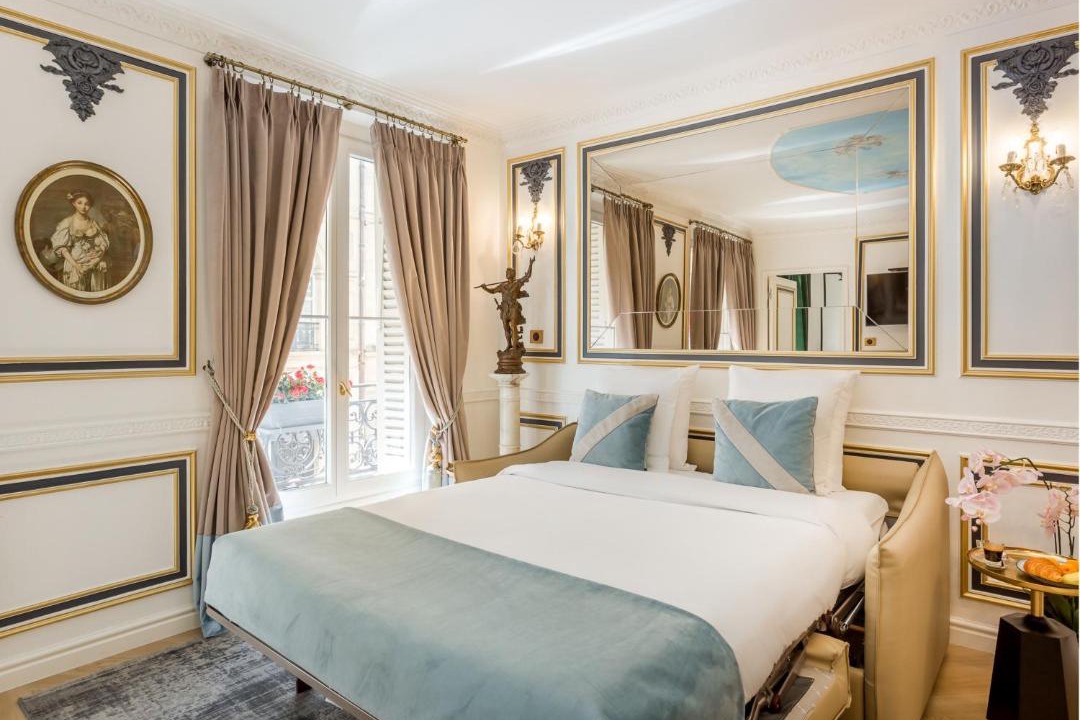 Photo of Bedroom in 8th Arrondissement